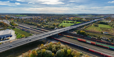 A 3 Nürnberg – Passau sechsstreifiger Ausbau zwischen AK Regensburg und AS Rosenhof Schlüsselbauwerk: Bahnbrücke Burgweinting am 3. November fertiggestellt