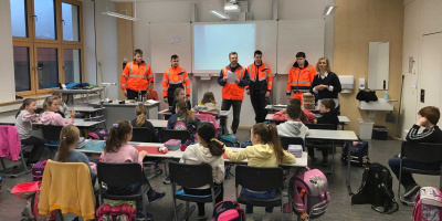 Wenn Auszubildende unterrichten – Max Bögl Ausbildungszentrum und Grundschule Sengenthal führen Magnetismus-Experiment durch